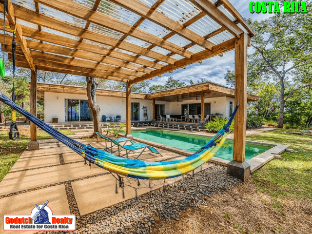 Most homes in Atenas have a swimming pool, check if yours leaks Is there a severe water problem in Atenas?