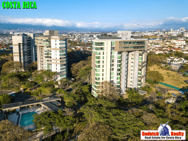 Central Park offers luxury urban living right next to Avenida Escazu and Hospital CIMA Escazu Condo Towers Offer a Fresh Take on Urban Living