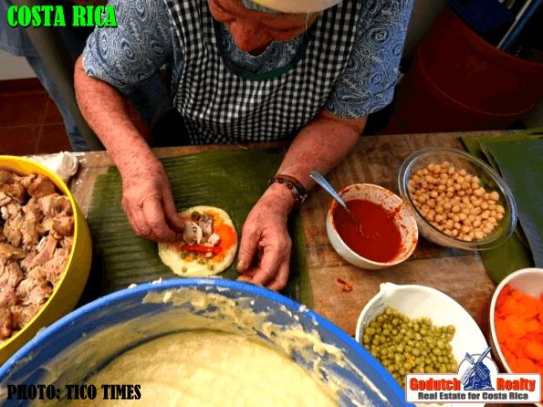 Some Ticos may consume between 5 and 10 tamales per day, or more. Eat Tamales at Christmas time in Costa Rica | you must try it