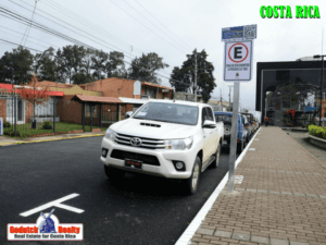 When the city offers Epark, you will see signs like this everywhere. Download the app and install your creditcard. Parking your car in Costa Rica
