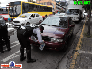 Parking on the yellow line means either a ticket or losing your tag (if they catch you) Parking your car in Costa Rica